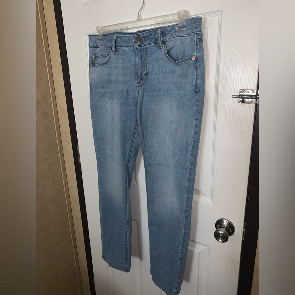 American Eagle light blue jeans